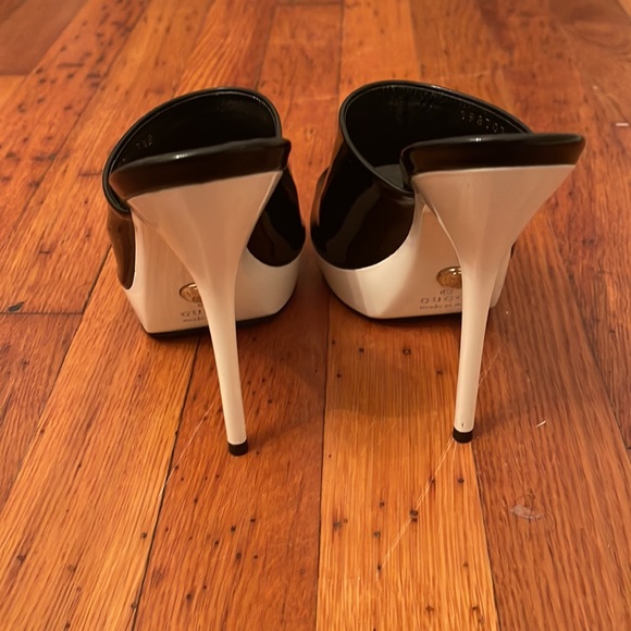 Gucci Sandals - Picture 2 of 6